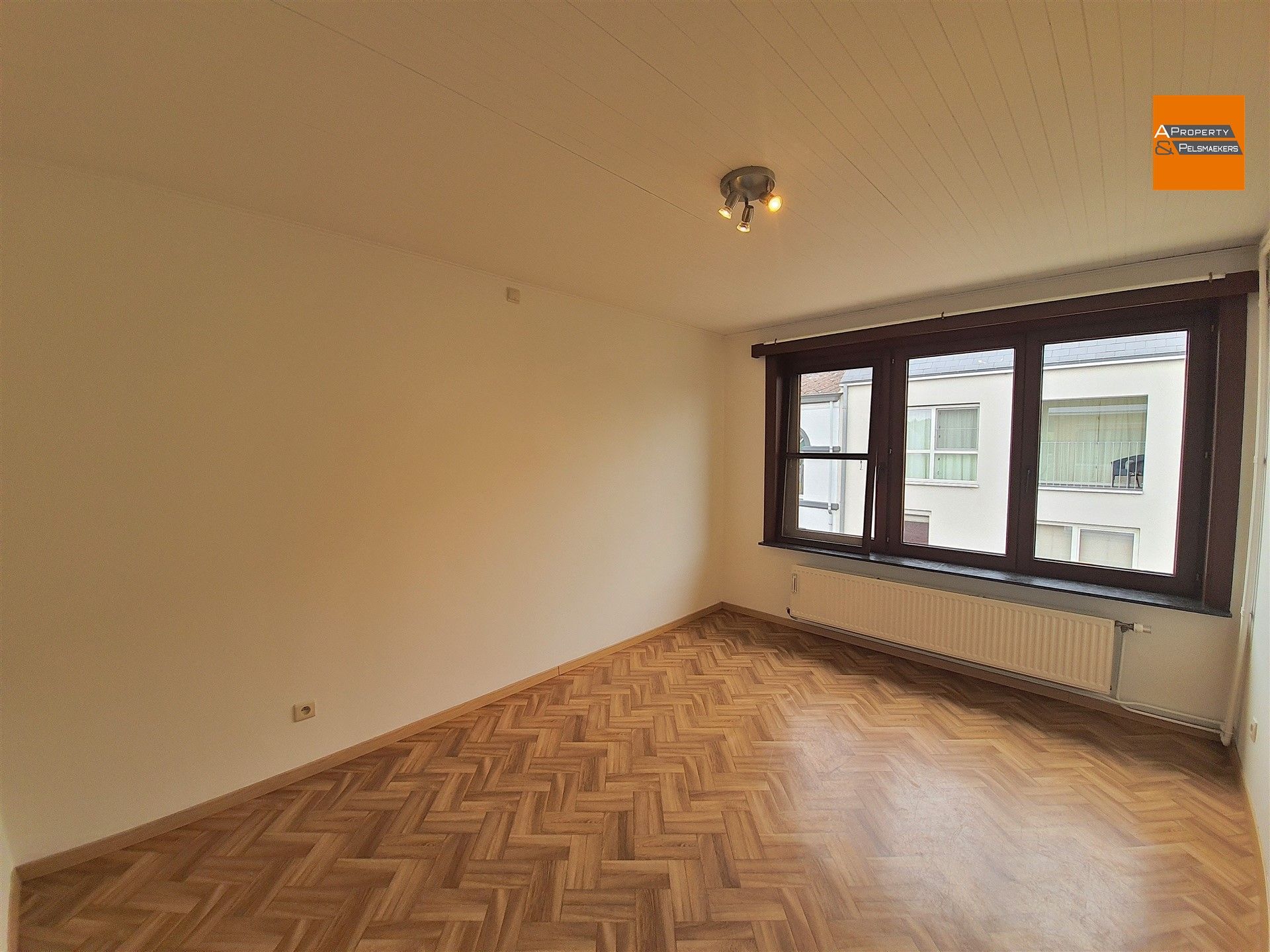 Gezellig appartement met 2 slaapkamers, terras, garage en privé tuin op toplocatie foto 6