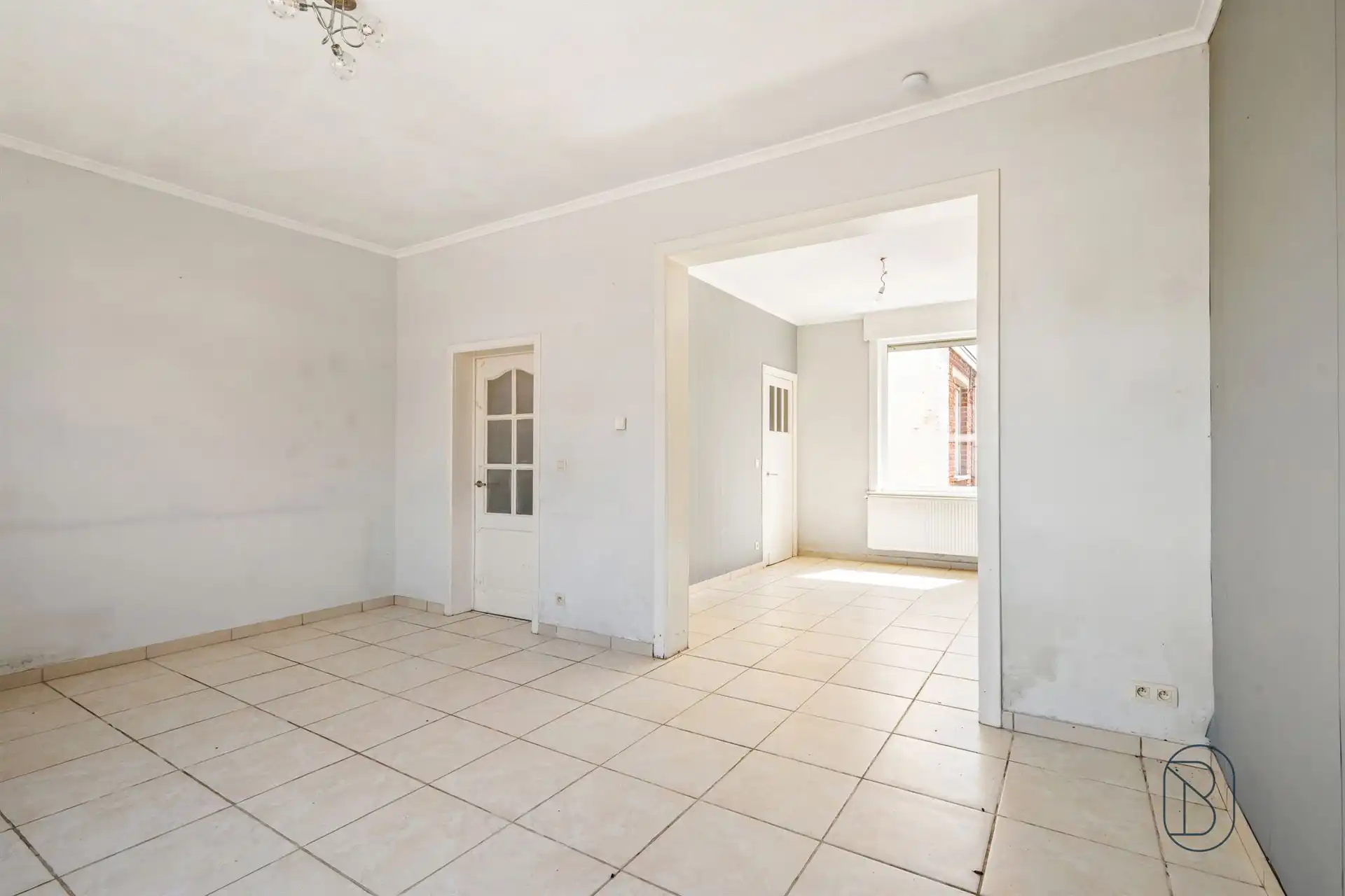Ruime gezinswoning met 4 slaapkamers en grote tuin! foto 8