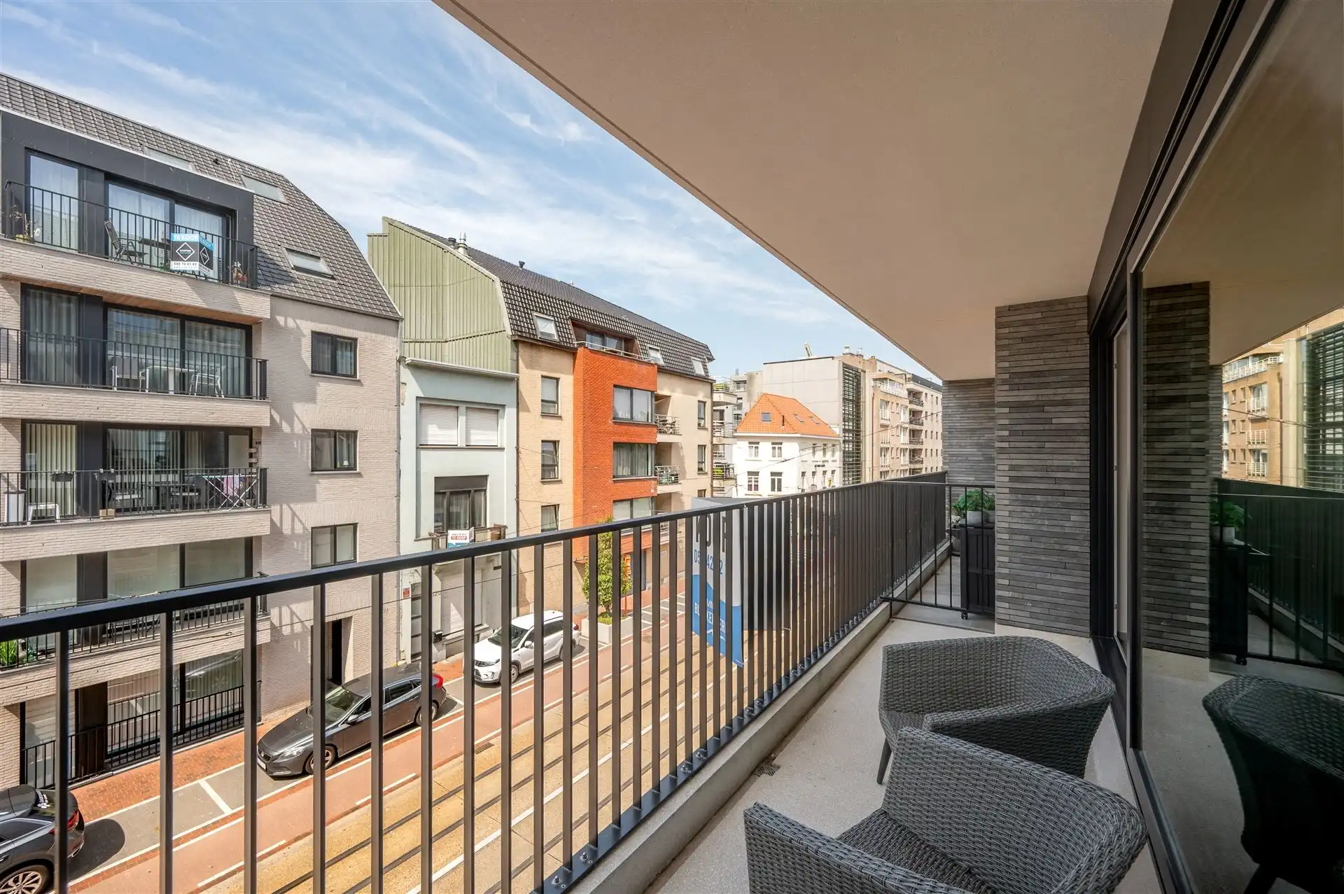 Gemeubeld appartement met 2 slaapkamers en ruim terras. foto 2