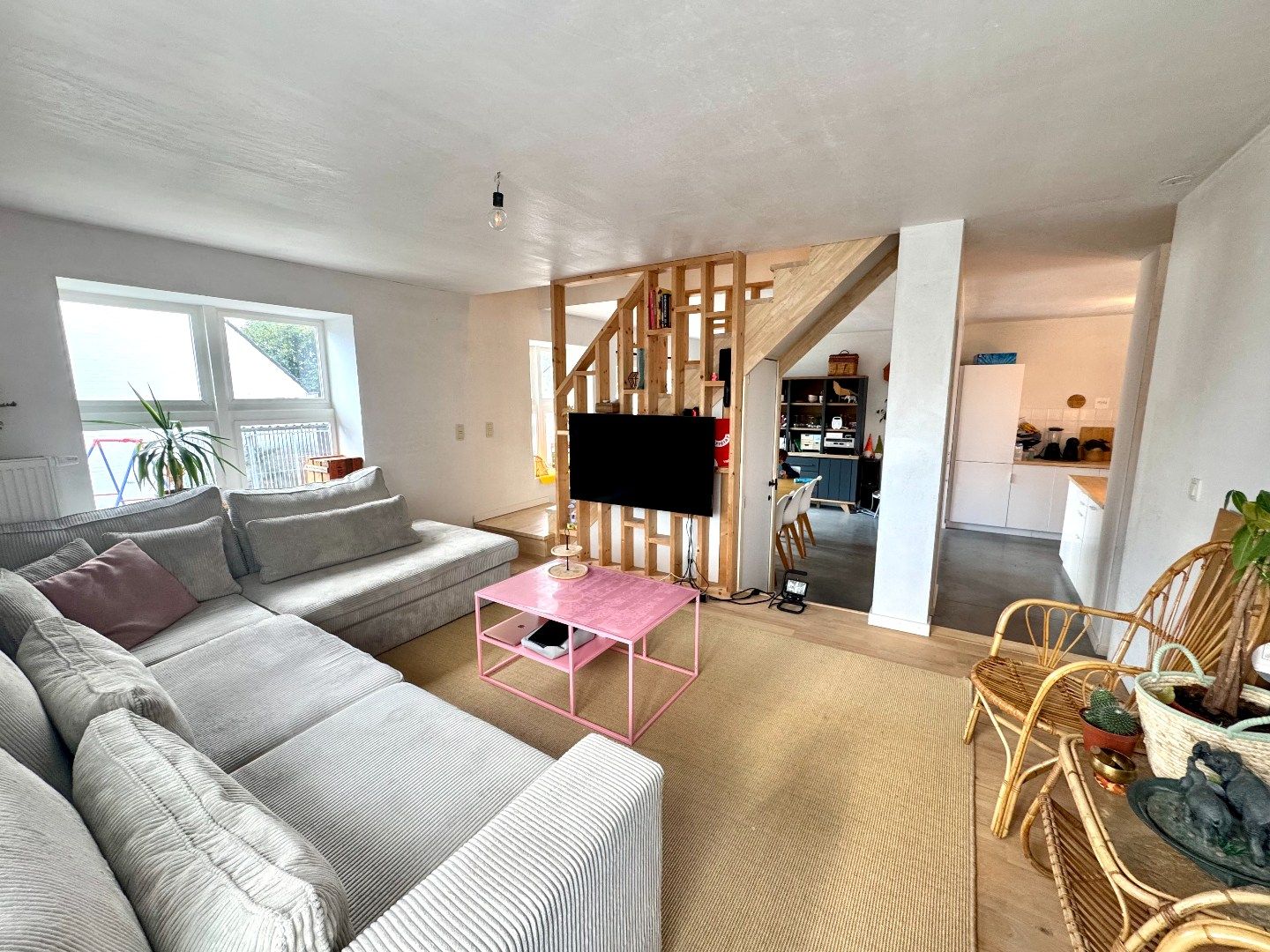ALLEENSTAANDE WONING MET 3 SLAAPKAMERS, TUIN EN DUBBELE GARAGE foto 5