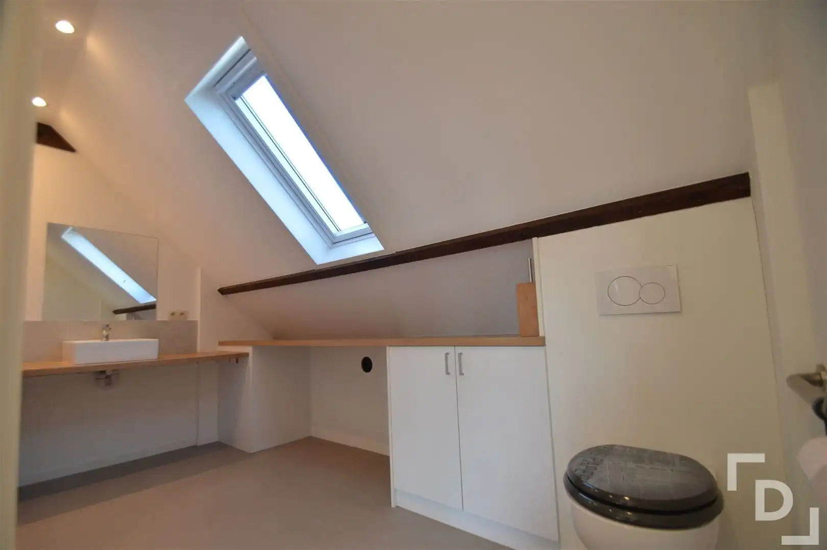 Dakappartement met zicht op het dorpsplein foto 7