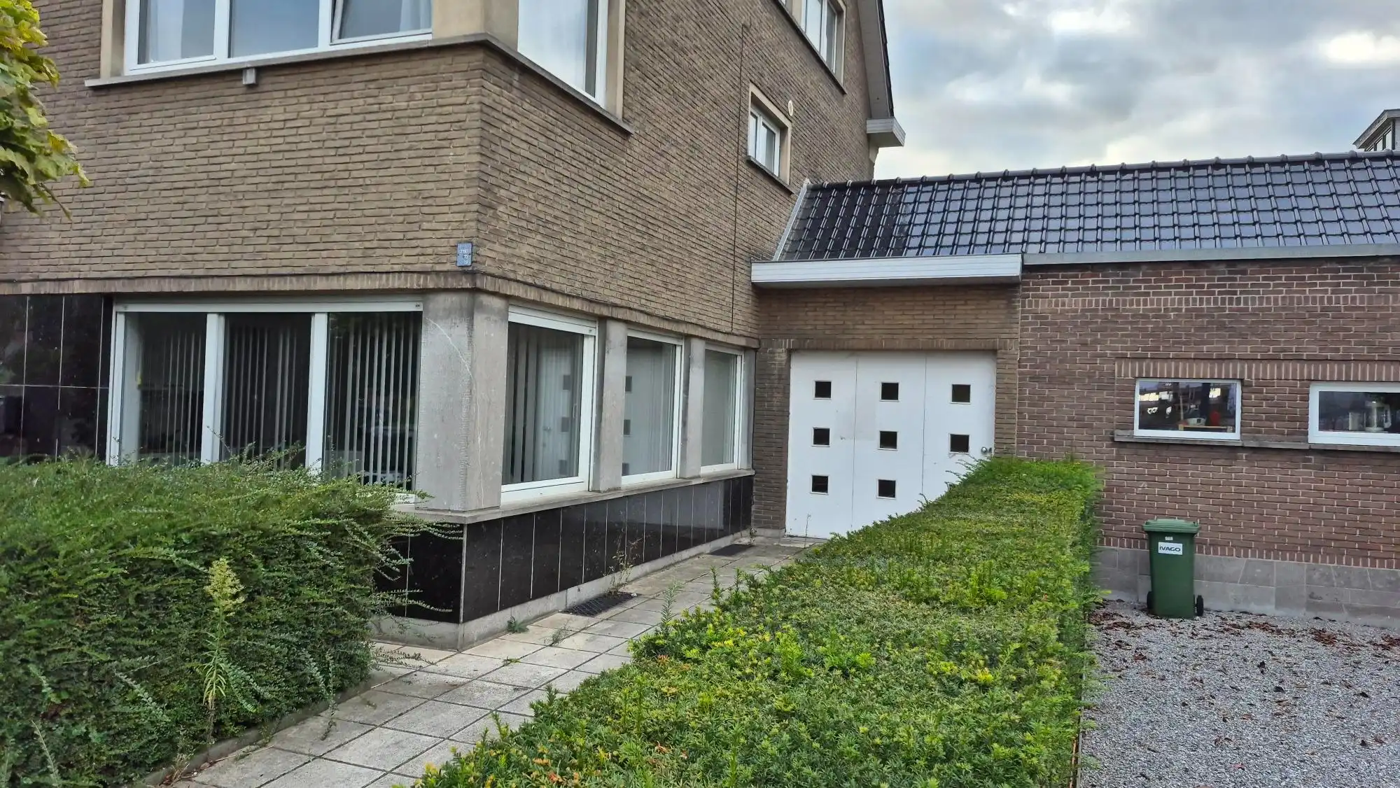 Garage + staanplaatsen onmiddellijk aan in/uitgang Gent Sint-Pieters. foto 4