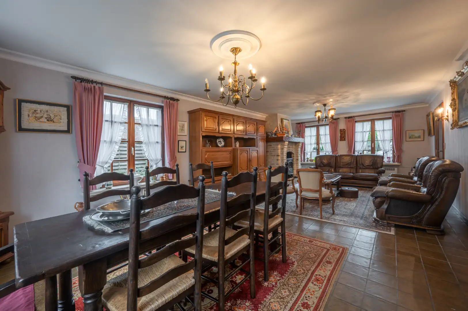 Ruime gezinswoning met 5 slaapkamers op rustige ligging in Sint-Andries foto 2