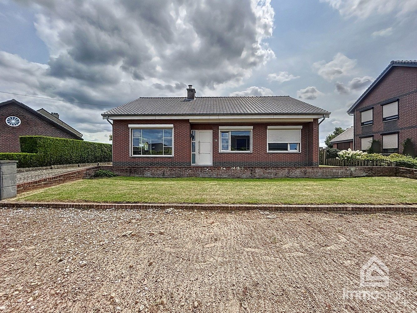 Instapklare gelijkvloerse woning (bungalow) op een perceel van 1079 m² met uitzicht over de velden, vlakbij de grens met Nederland foto 24