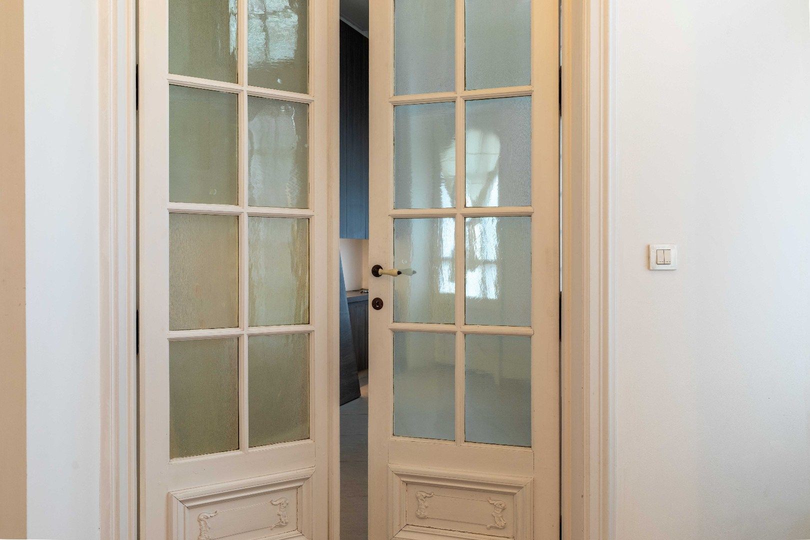 Iconisch neo-gotisch pand met uniek zicht op de Ezelpoort en het Stil Ende foto 25