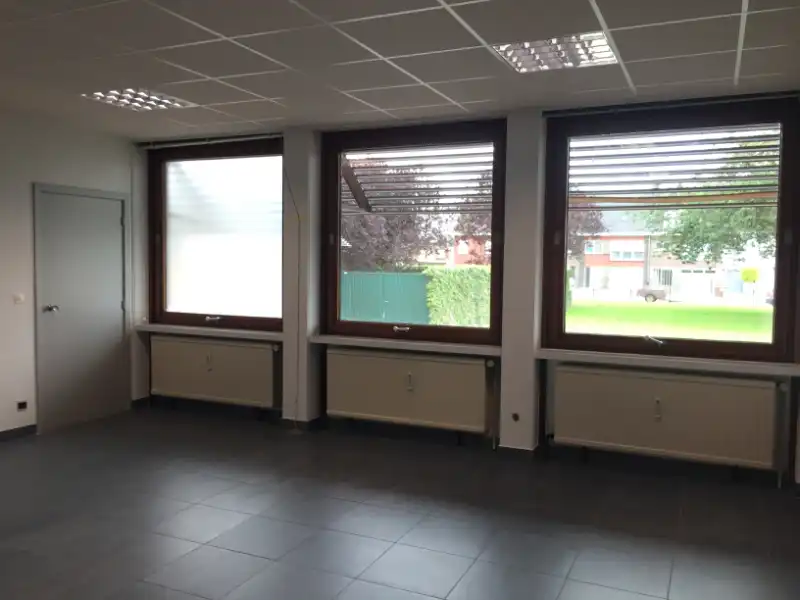 Kantoor 3 te huur van 36 m², dichtbij ring van Kortrijk en autosnelwegen foto 6