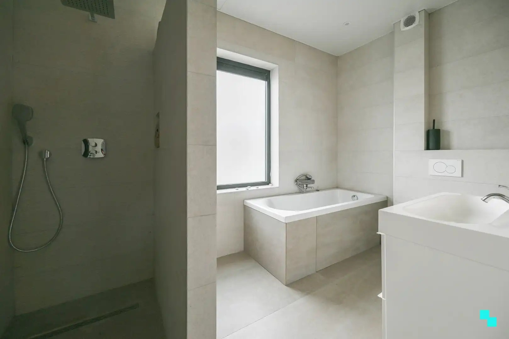Ruime woning nabij centrum Bissegem foto 17