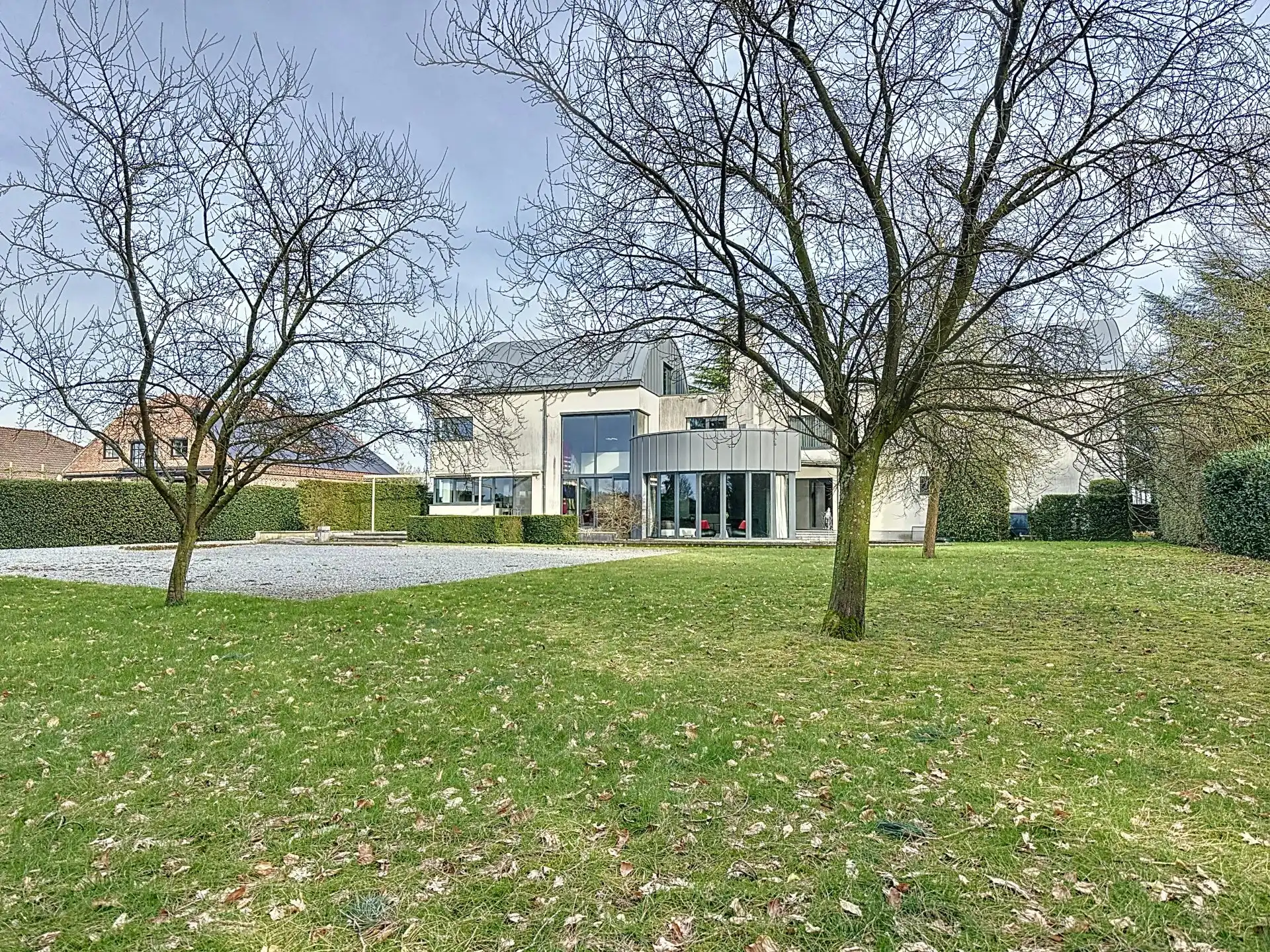 Unieke moderne woning met een dubbele bestemming op een perceel van 29a24ca. foto 68