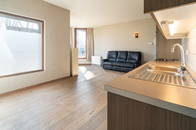 GELIJKVLOERS APPARTEMENT MET AUTOSTAANPLAATS foto 5