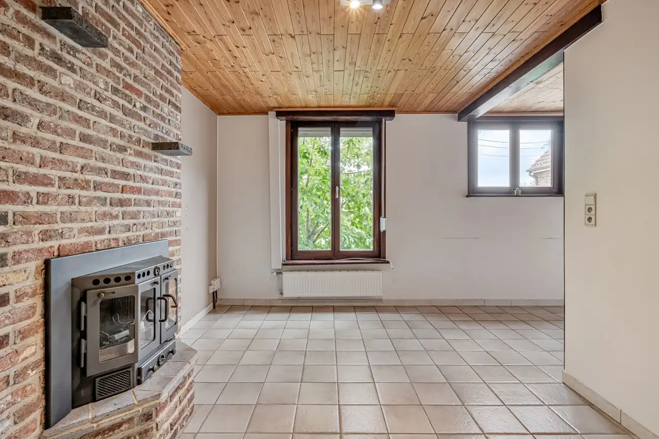 Ideale halfopen starterswoning (met twee autostaanplaatsen vóór de woning) op wandelafstand van het centrum van het vernieuwde Zeveneken! foto 9