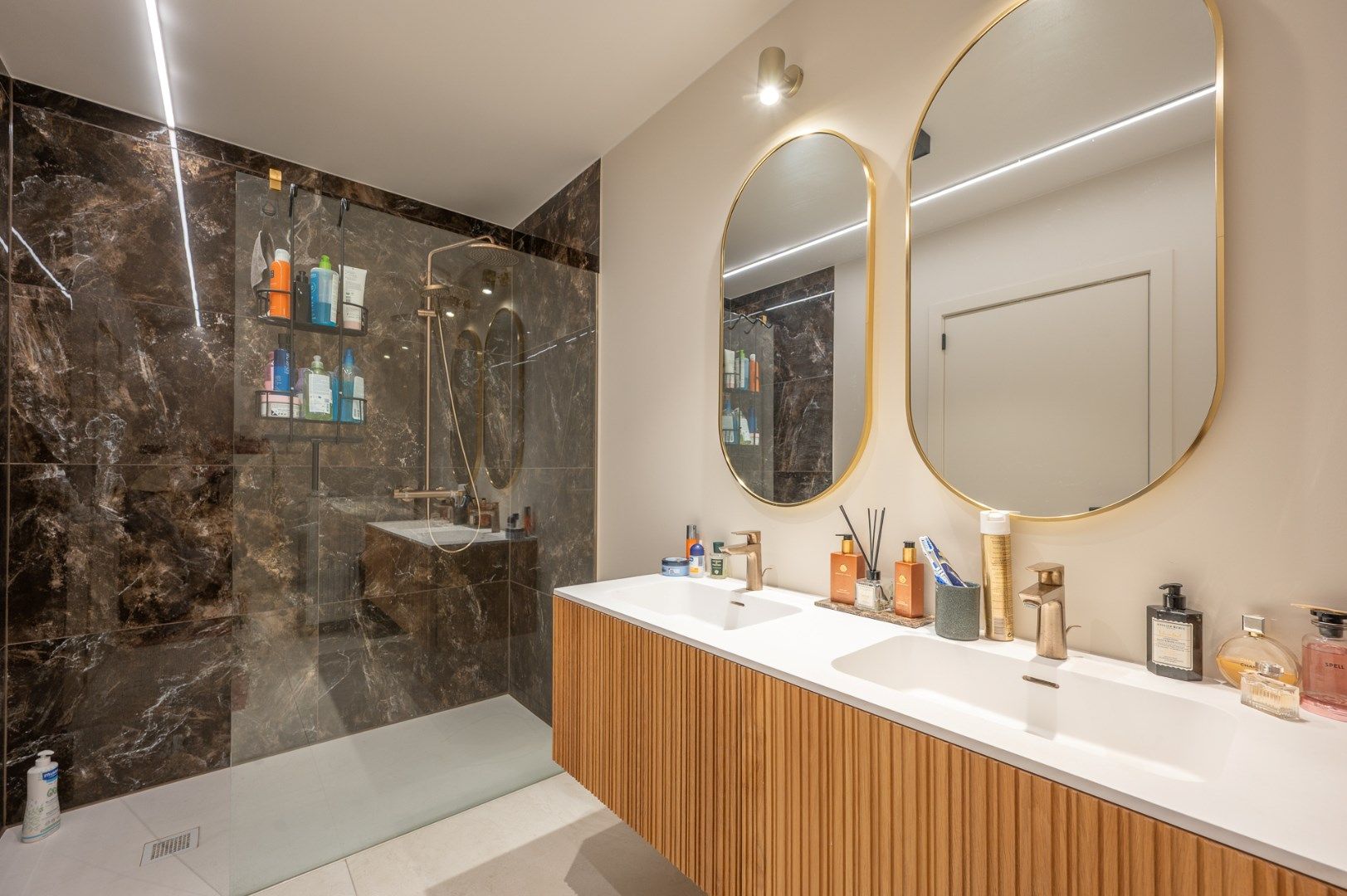 Volledig gerenoveerde duplex penthouse met 3 volwaardige slaapkamers in het centrum van Knokke. foto 10