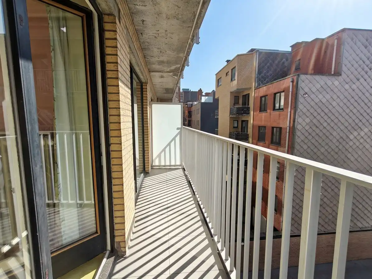 Lichtrijk appartement met panoramisch zeezicht aan de kust foto 13