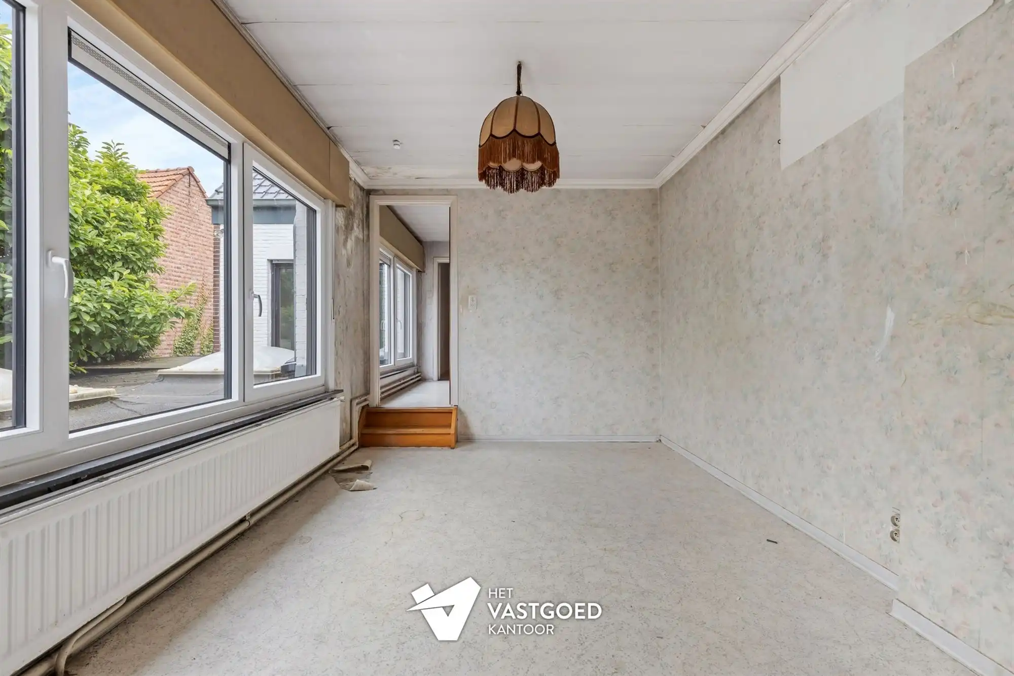 ZEER RUIME, DEELS GERENOVEERDE WONING MET RUIME, ZUIDGERICHTE TUIN foto 19