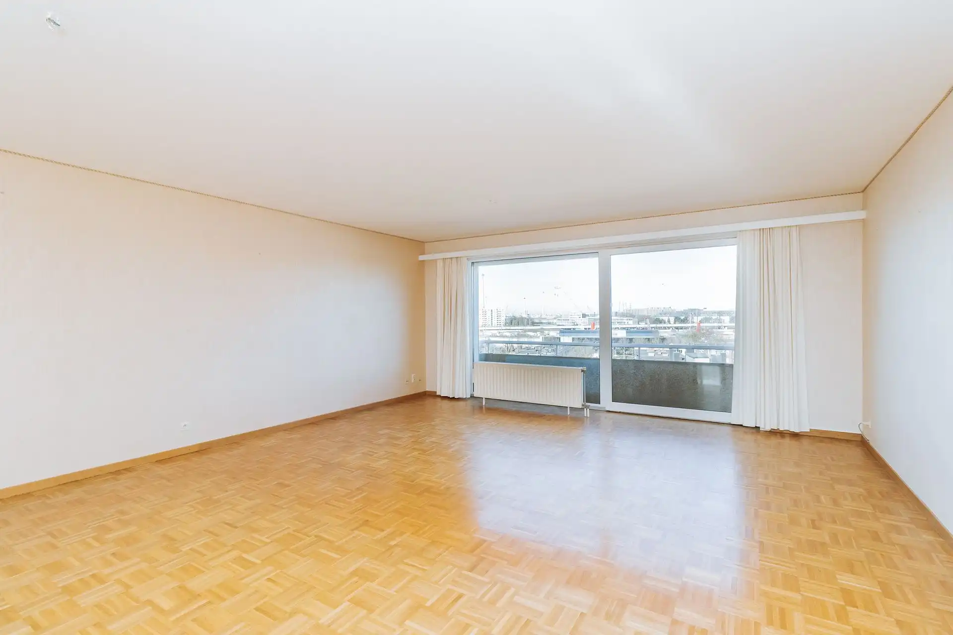 Lichtrijk twee slaapkamer appartement op gunstige locatie foto 4