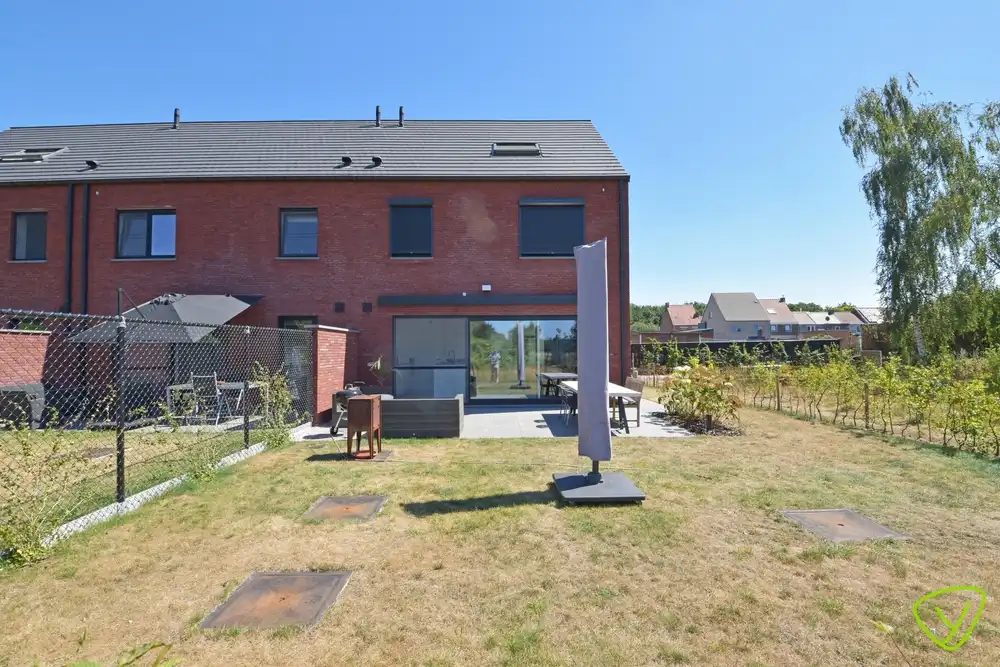 Prachtig afgewerkte woning te huur op een rustige locatie net buiten het centrum van Eeklo foto 17
