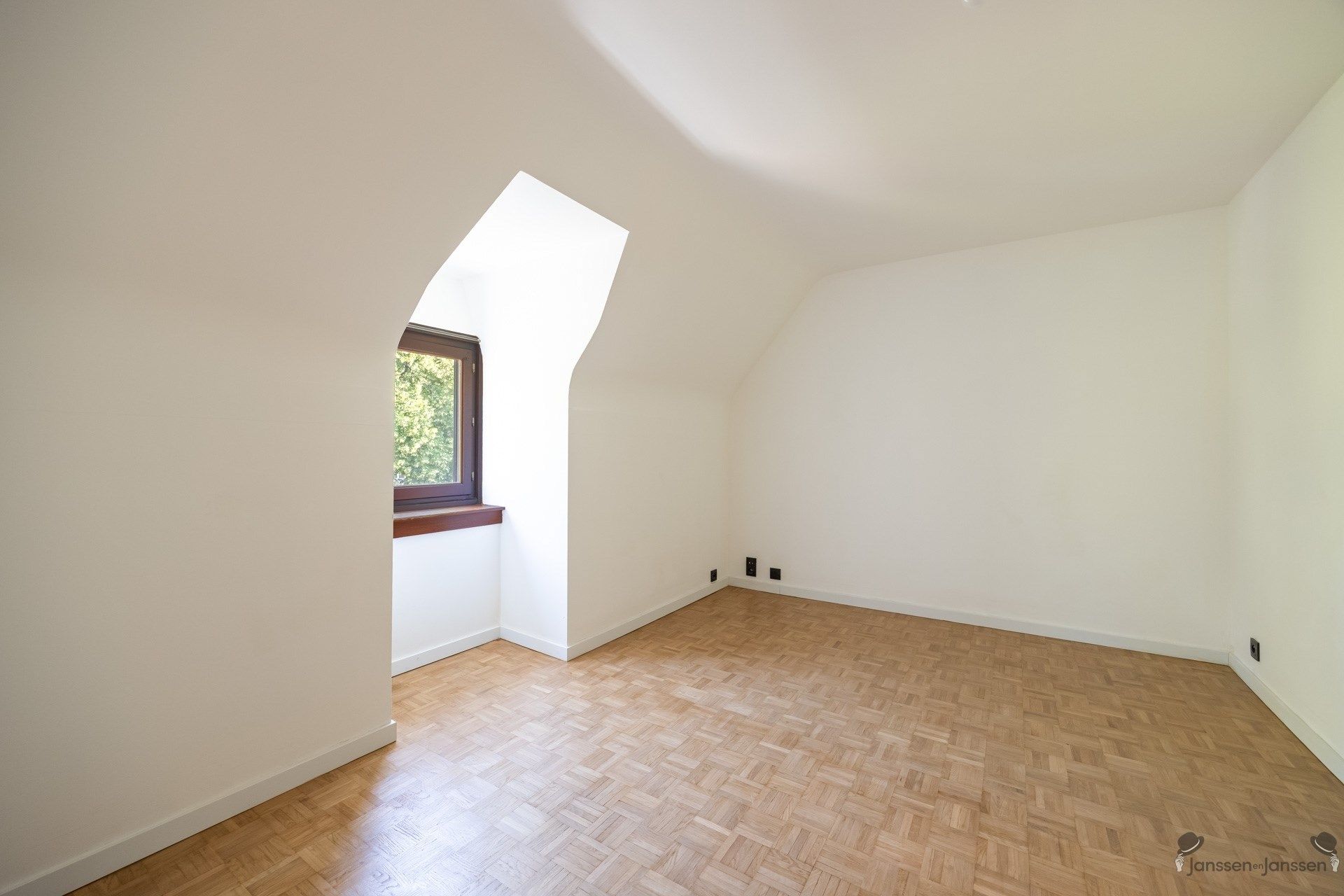 Ruim duplexappartement met twee slaapkamers te koop op het 2e verdiep in hartje Aarschot. foto 12