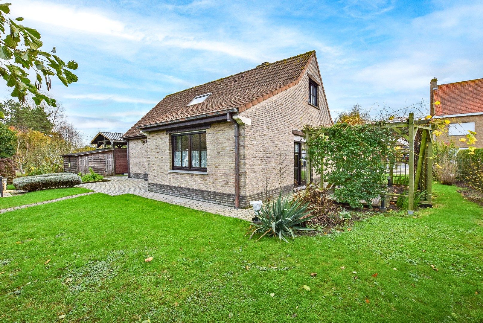 Prachtig alleenstaande woning op 1198m² te centrum Veurne! foto 16