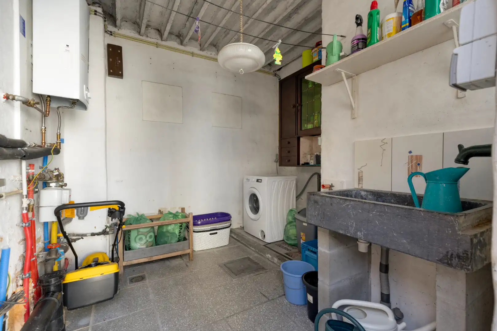 Charmante en kraaknette woning met ruime garage in Gullegem! foto 22