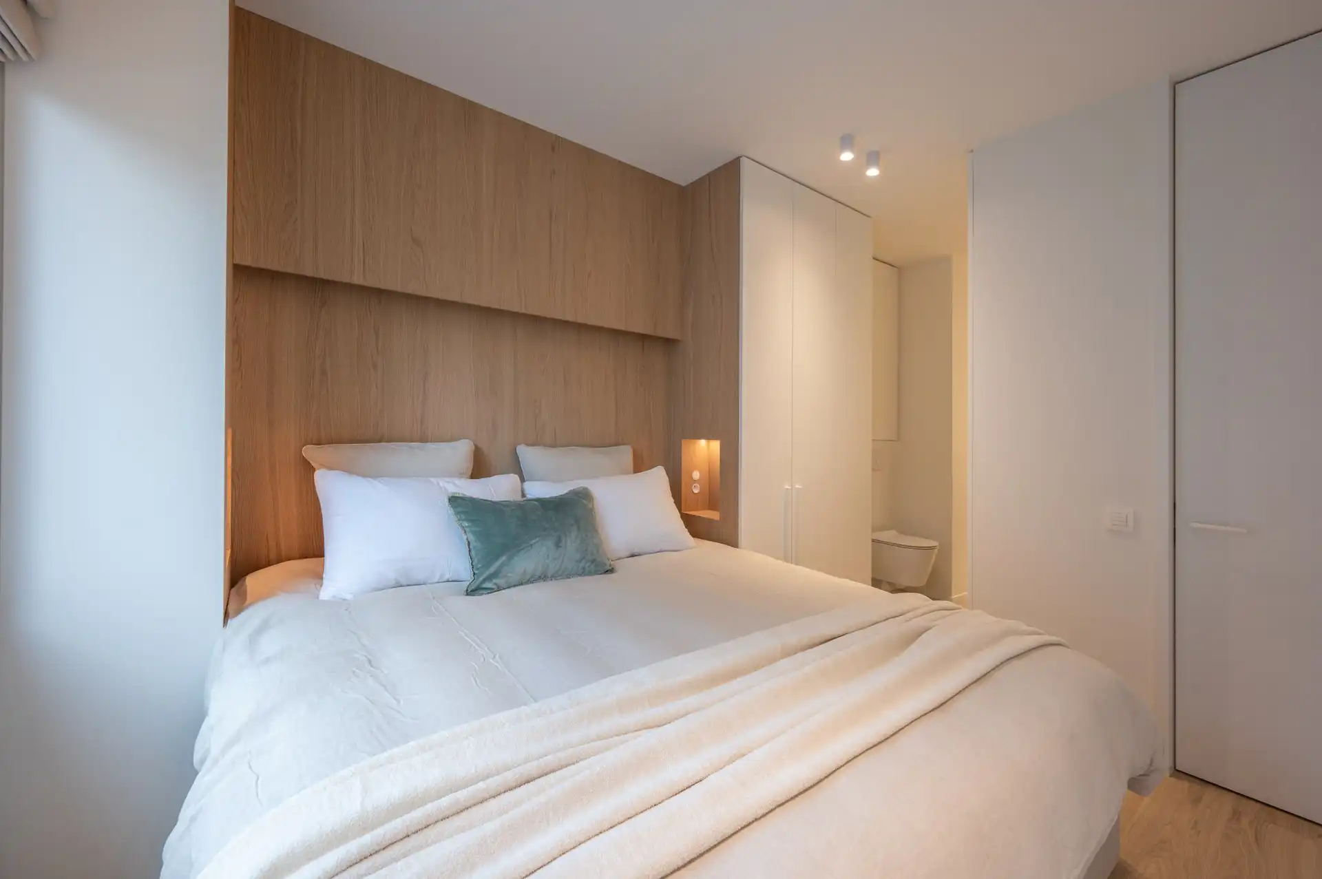 Prachtig gerenoveerd appartement met zuidwesten oriëntatie gelegen in het centrum van Knokke, vlakbij de Dumortierlaan foto 21