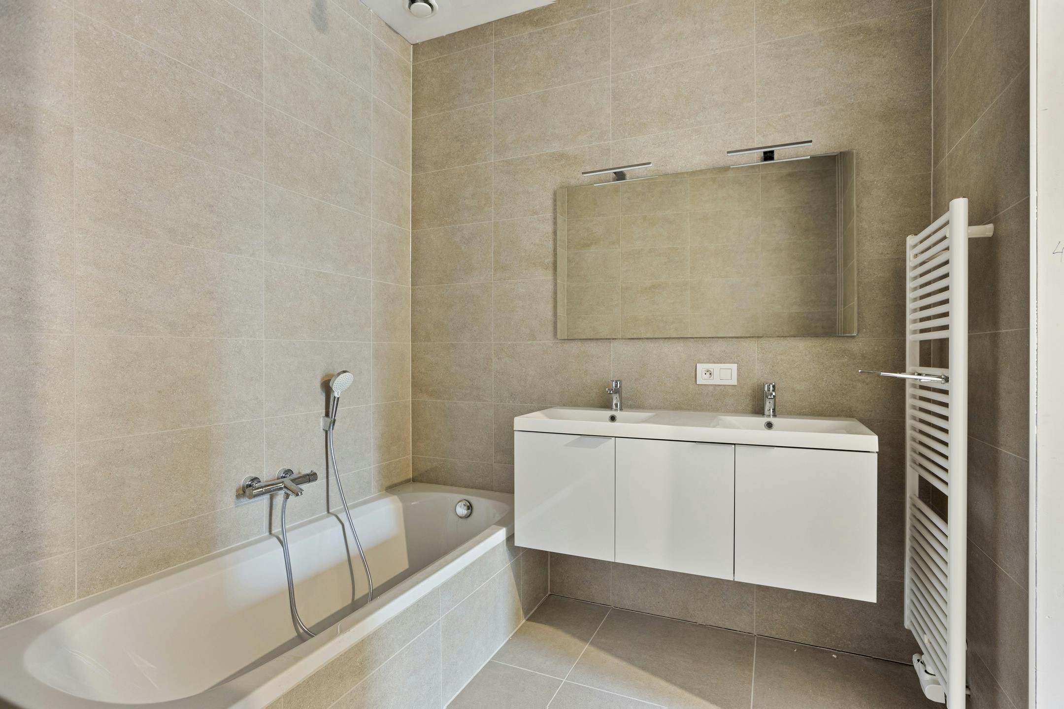 Vernieuwbouw appartement 2 slaapkamers te centrum Brugge  foto 9