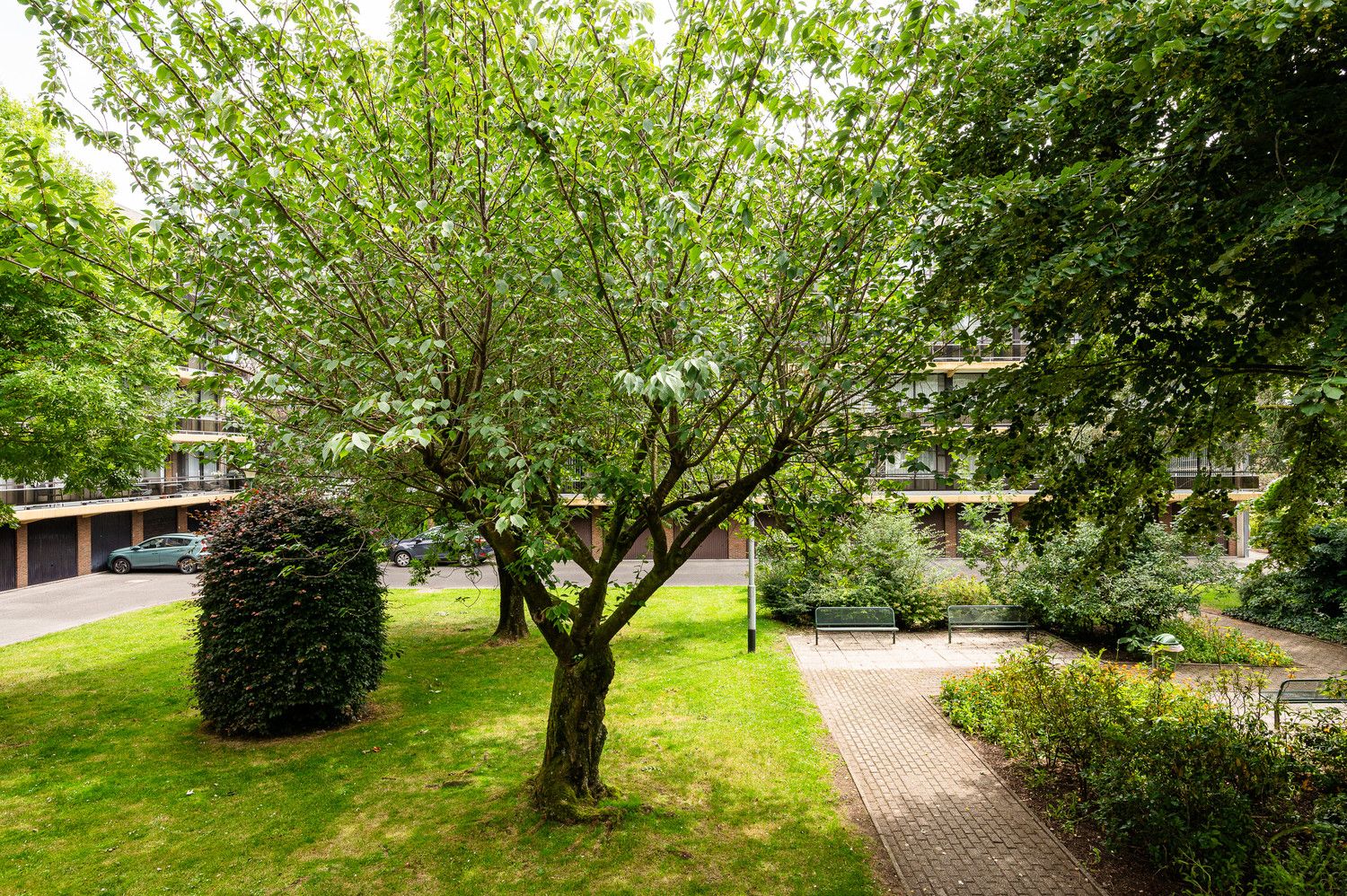 Prachtig en ruim hoekappartement in een rustige residentie nabij de Markt van Eeklo! foto 18