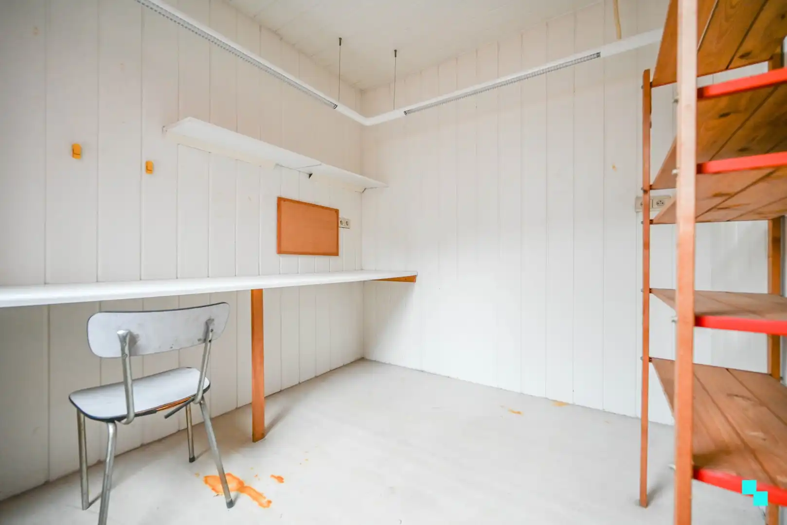 Te renoveren karaktervol handelspand in centrum Waregem foto 14