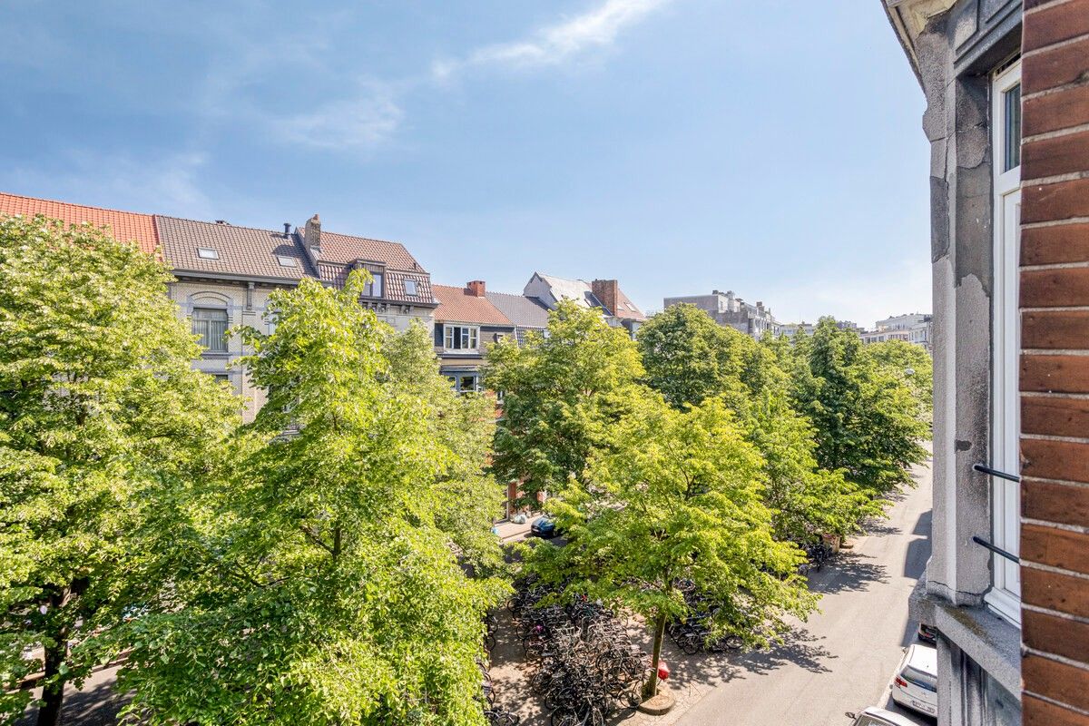 Vernieuwd 1-slaapkamerappartement aan het Sint-Pietersstation foto 6