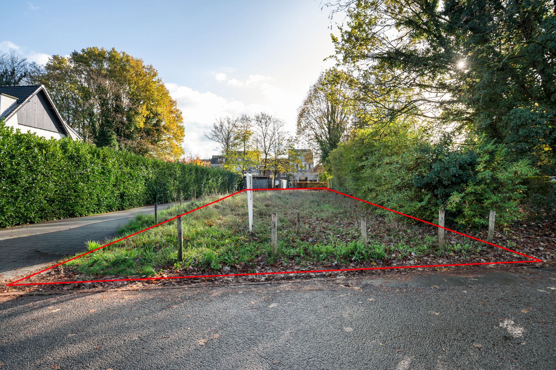 Bouwgrond van ca. 620m²  gelegen op goed bereikbare locatie foto {{pictureIndex}}