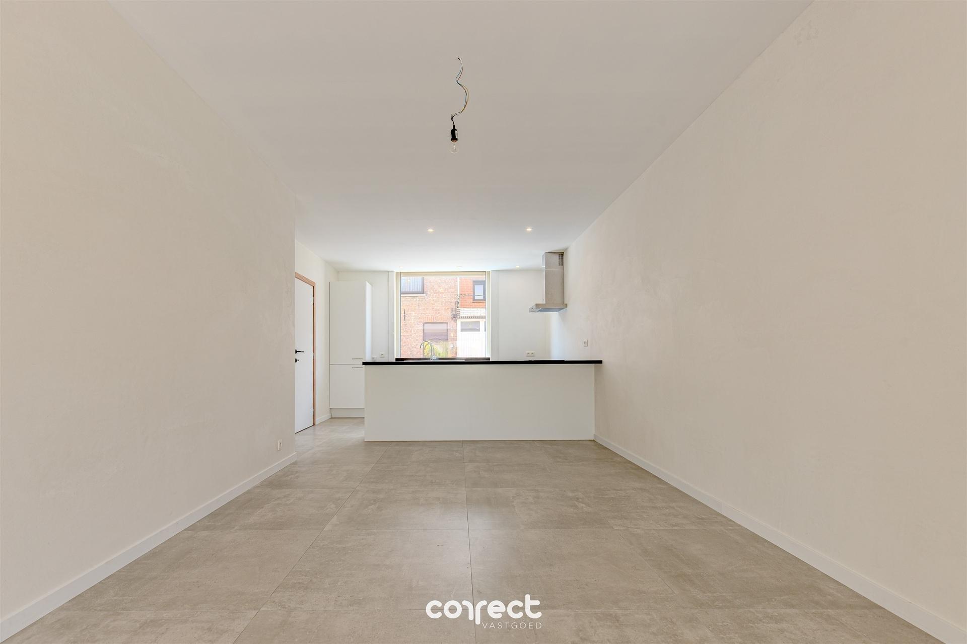 Volledig gerenoveerde, stijlvolle woning met 4 slaapkamers, 2 badkamers en een ruime zongerichte tuin, Instapklaar en energiezuinig! foto 4