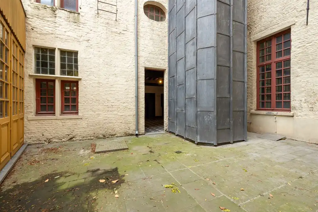  Uniek, karaktervol 16e eeuws gebouw in hartje centrum foto 6
