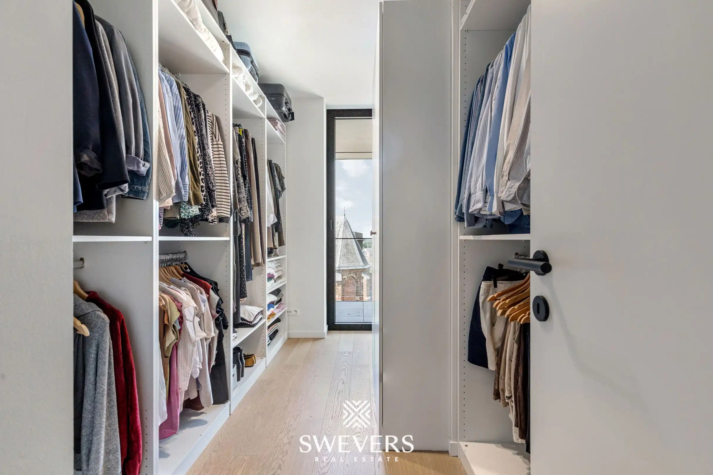 Fantastisch appartement met 3 slaapkamers en ruim terras op de Markt in Beringen  foto 13