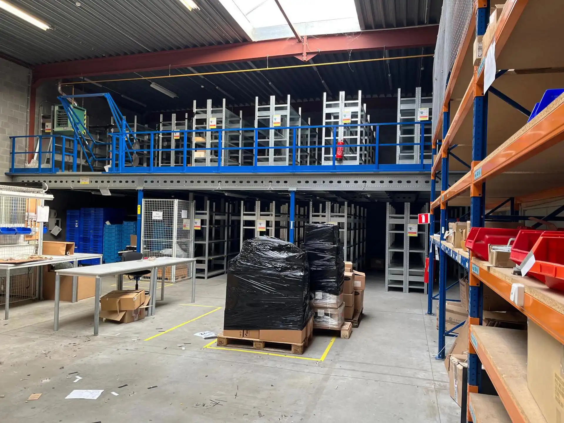 Aartselaar: magazijn 430m² met gelijkvloers kantoor 151m²  foto 4