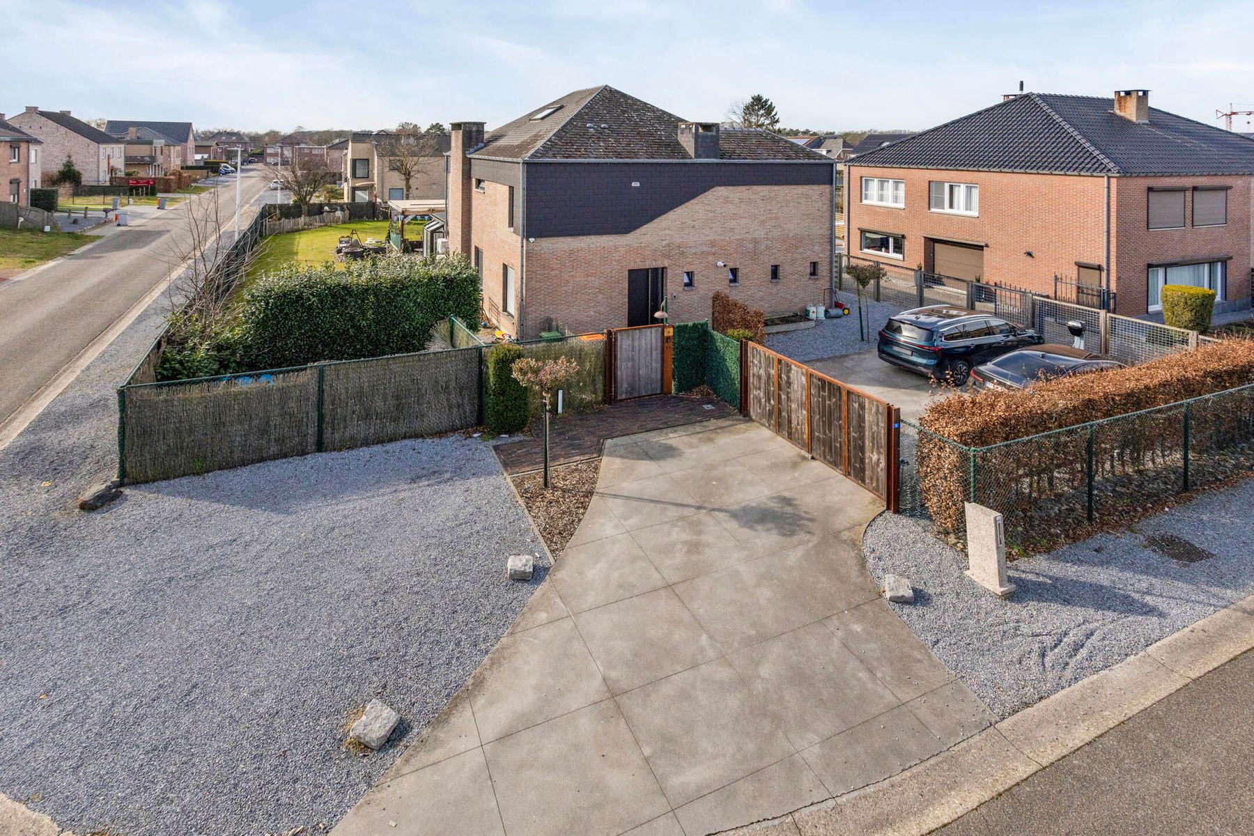 karaktervolle woning op ruim perceel foto {{pictureIndex}}