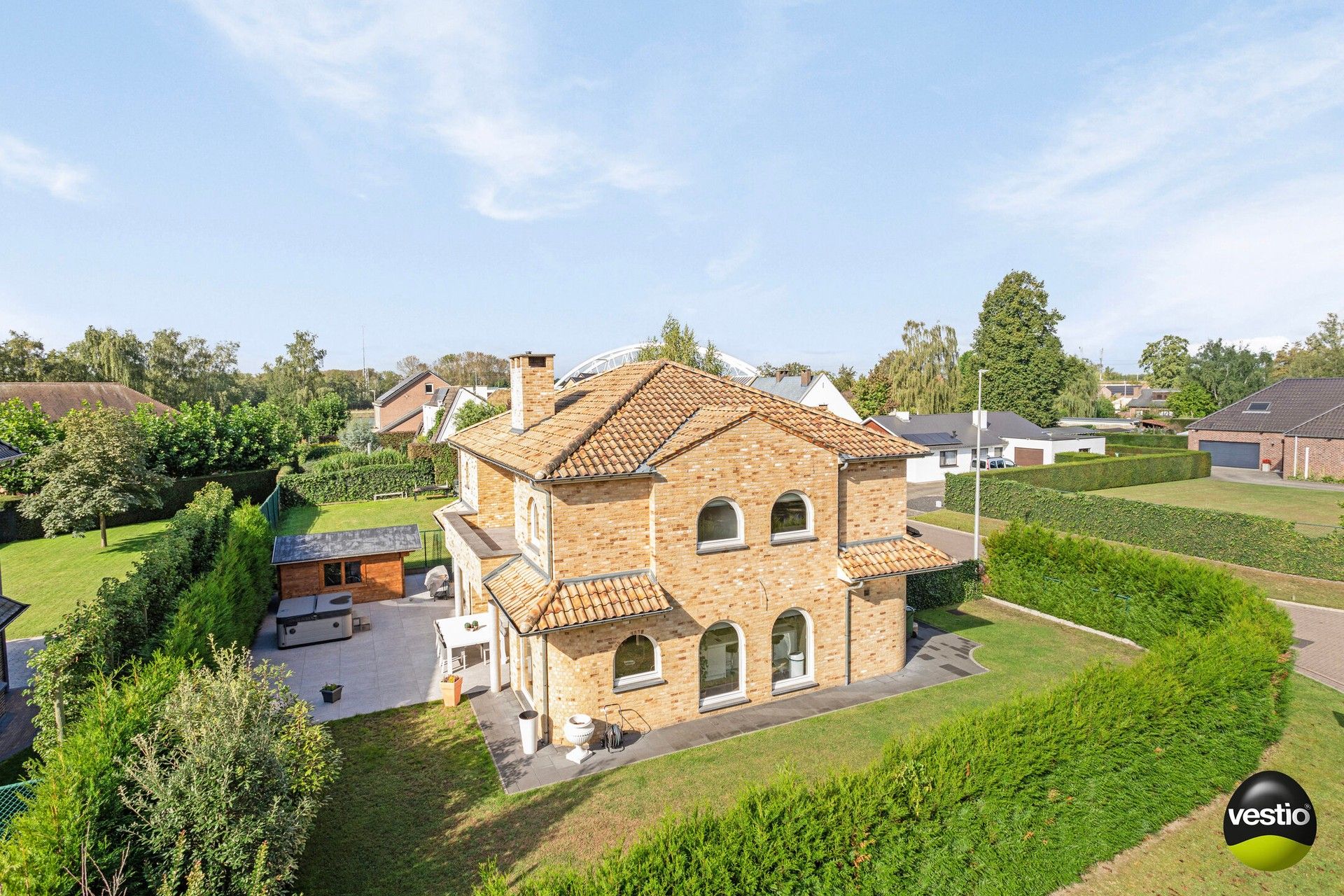 Residentieel gelegen, instapklare villa met 5 slaapkamers, bureau en 2 badkamers. foto 27