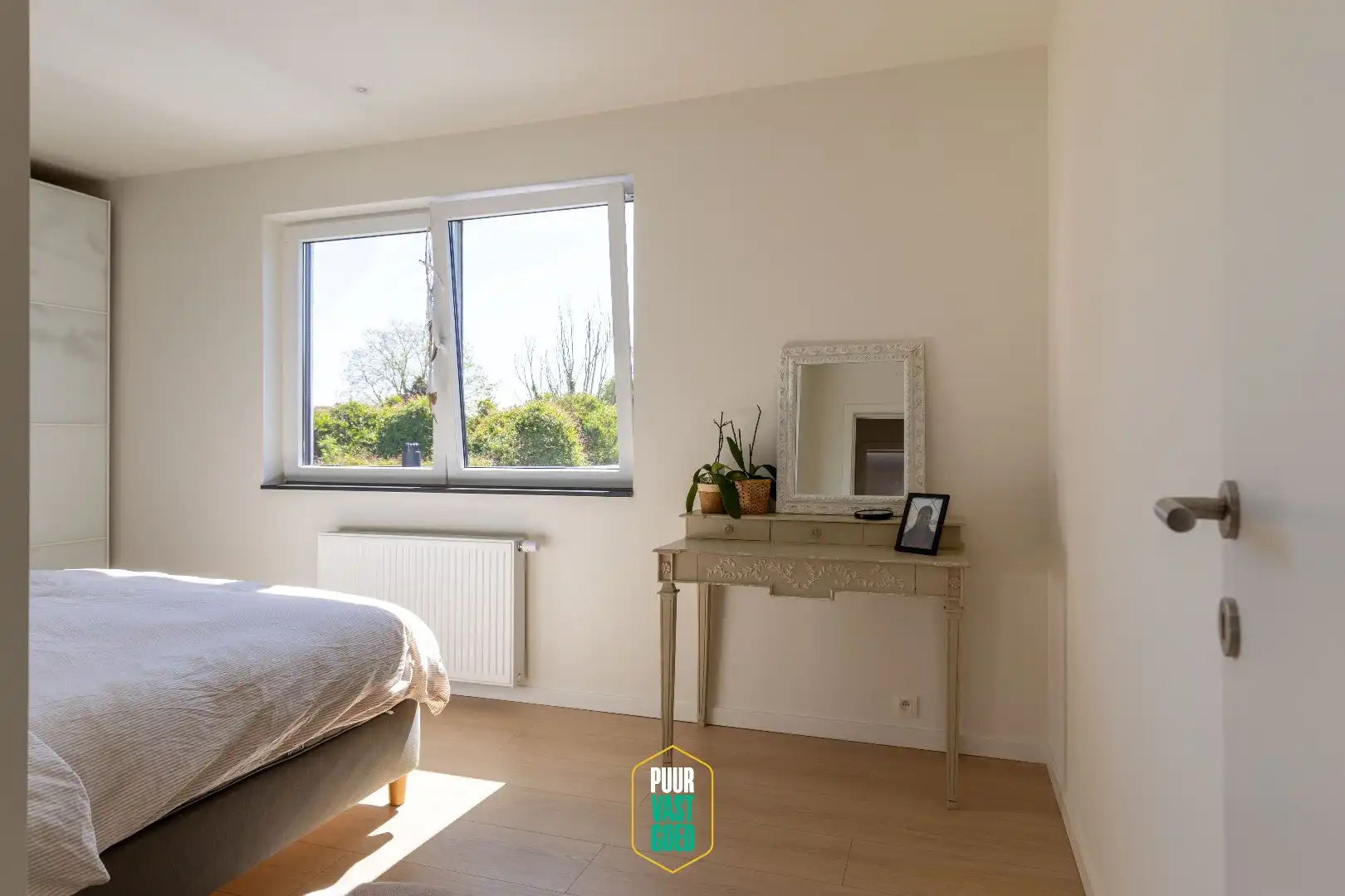 Prachtige, compleet gerenoveerde, zonnige woning met tuin foto 17