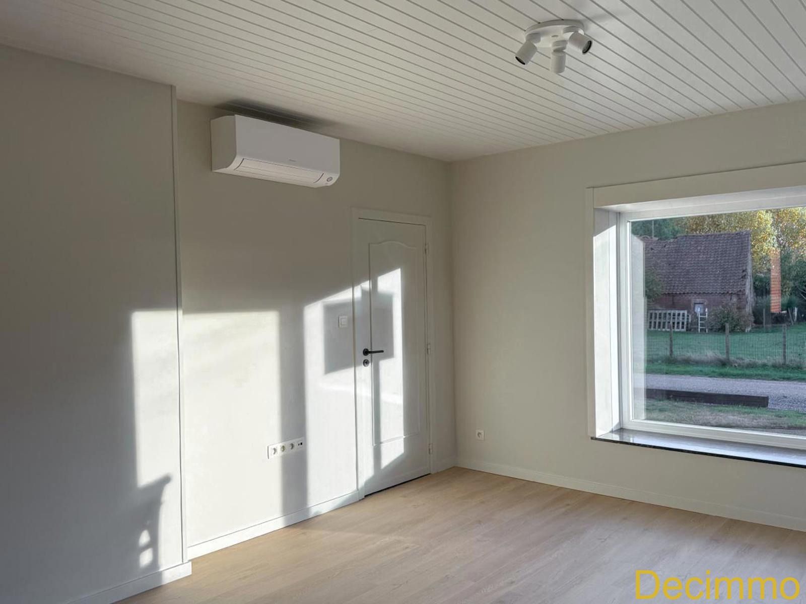 Volledig gerenoveerde woning met 3 slaapkamers, lage energiekost– rustig gelegen in het groen. foto 5