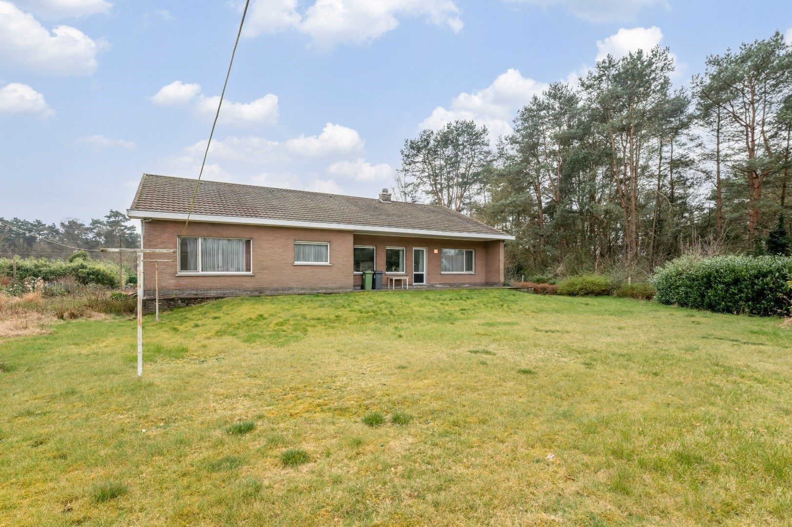 Woning met tuin, garage en 3 slaapkamers met 1715m² oppervlakte foto 5