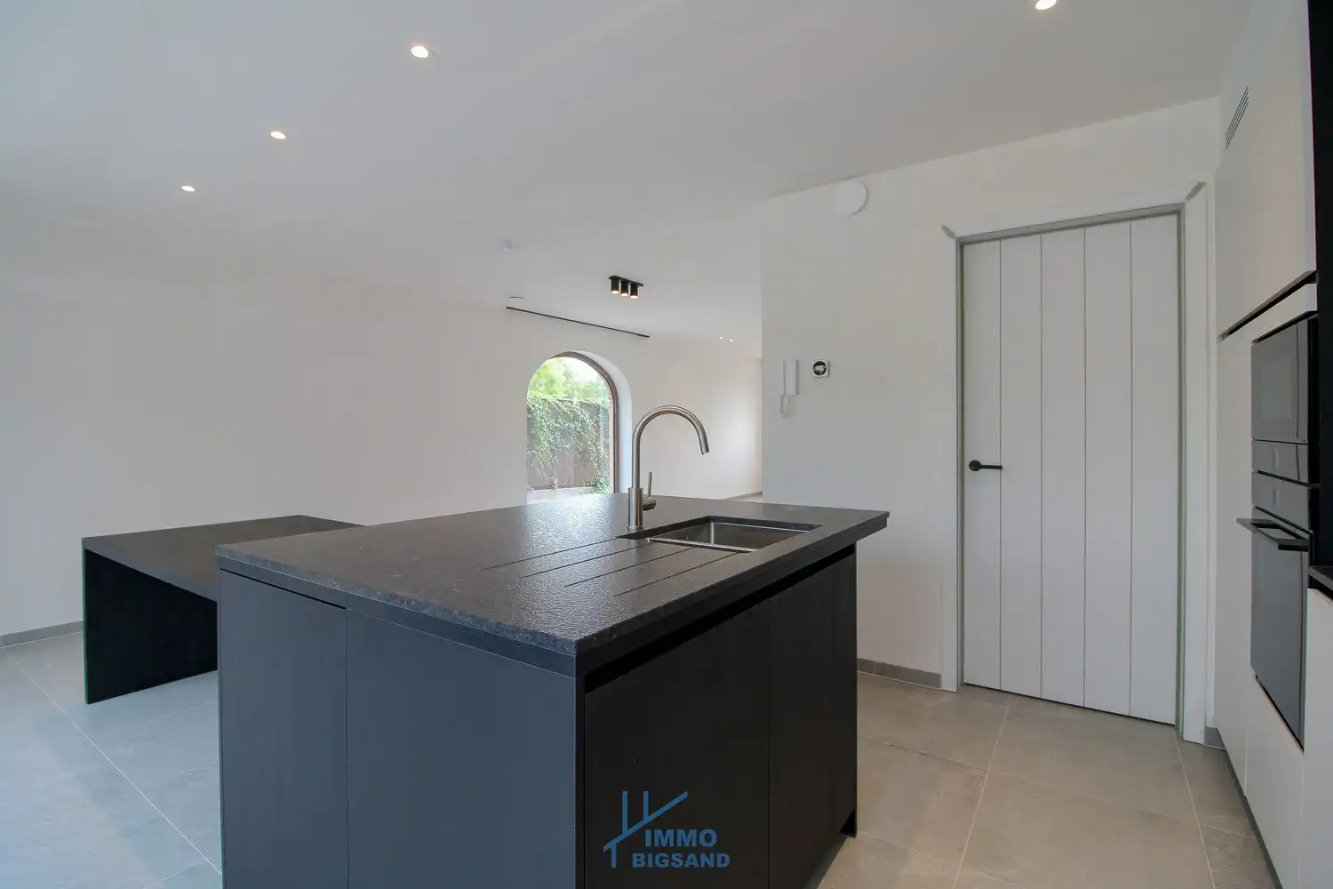 Nieuwbouwvilla te huur met ruime tuin, garage en 4 slaapkamers foto 7