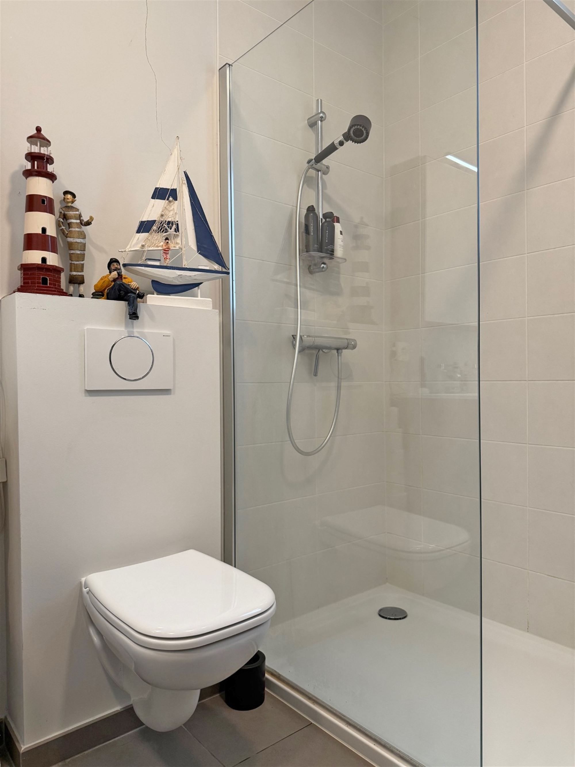 Instapklaar APPARTEMENT met 1 slaapkamer, bureau (of slaapkamer 2), terras, garage & staanplaats  foto 15