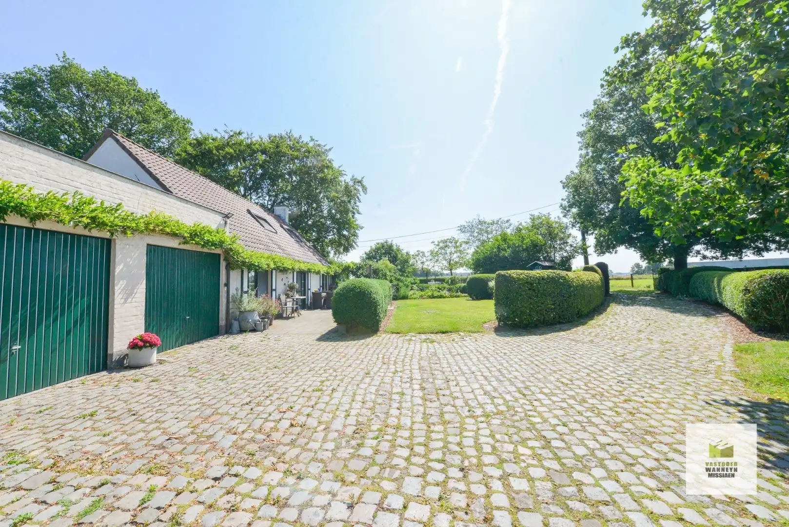 Idyllisch gelegen woning op 3.928 m2 met natuurlijke zwemvijver en 360° vergezicht foto 25