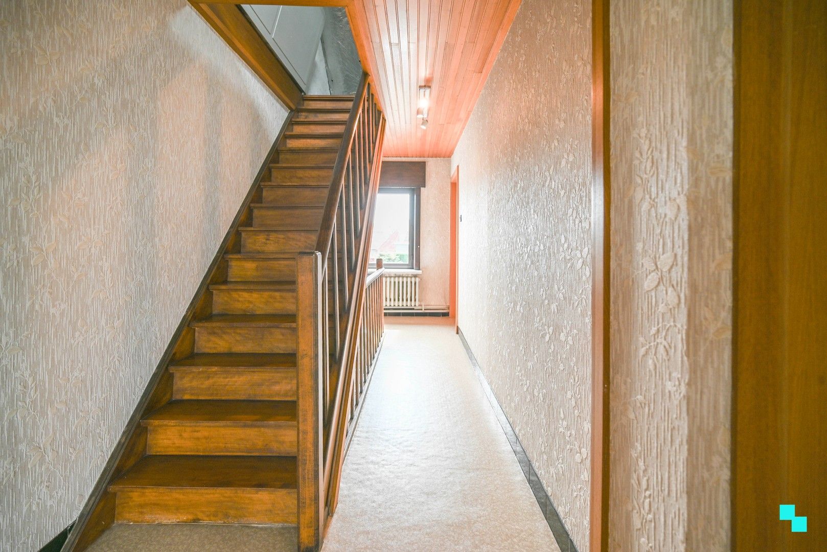 Ruime woning met garage in het centrum van Meulebeke foto 15