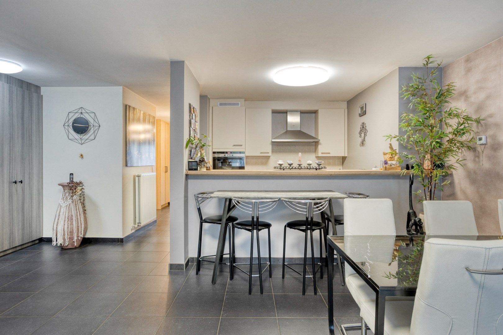 Verzorgd gelijkvloers appartement met tuin vlakbij het centrum foto 7