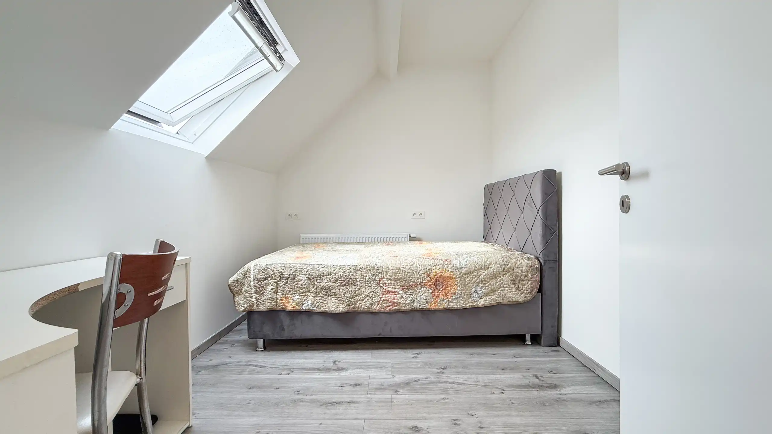 Volledig vernieuwde woning met 4 slp en uitstekende ligging! foto 22
