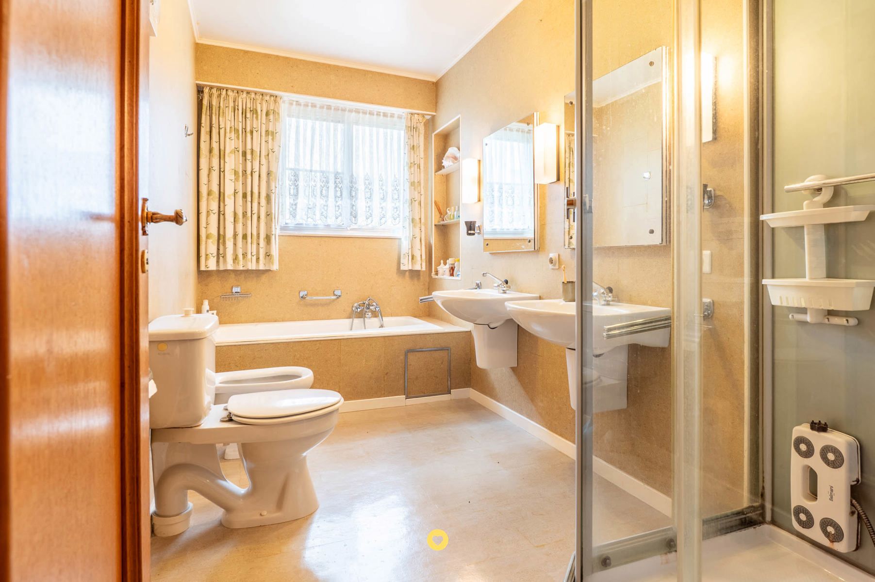 Seventies villa met potentieel in de gegeerde Lindenboswijk foto 13