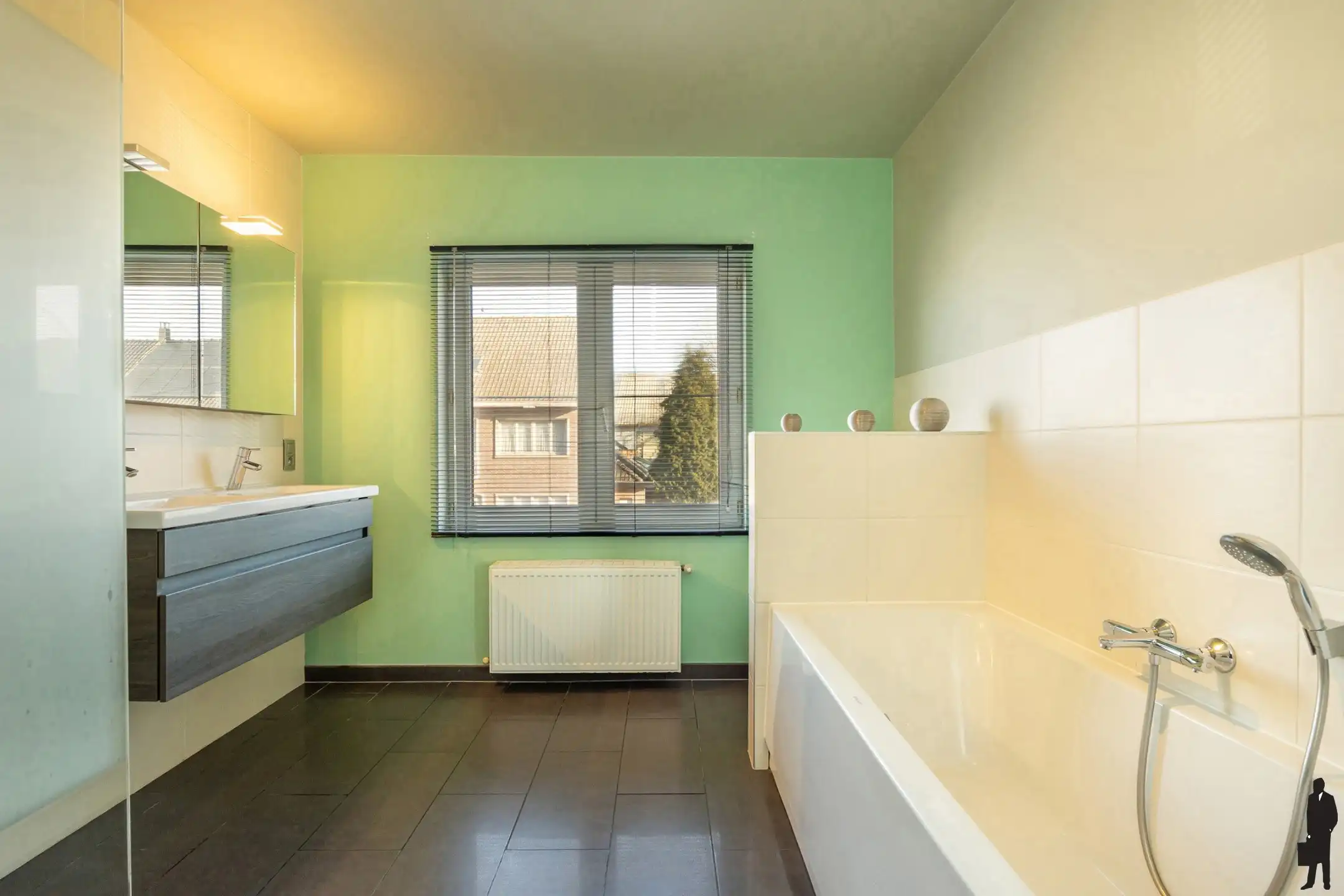 Instapklare, gerenoveerde gezinswoning met ruime tuin foto 14