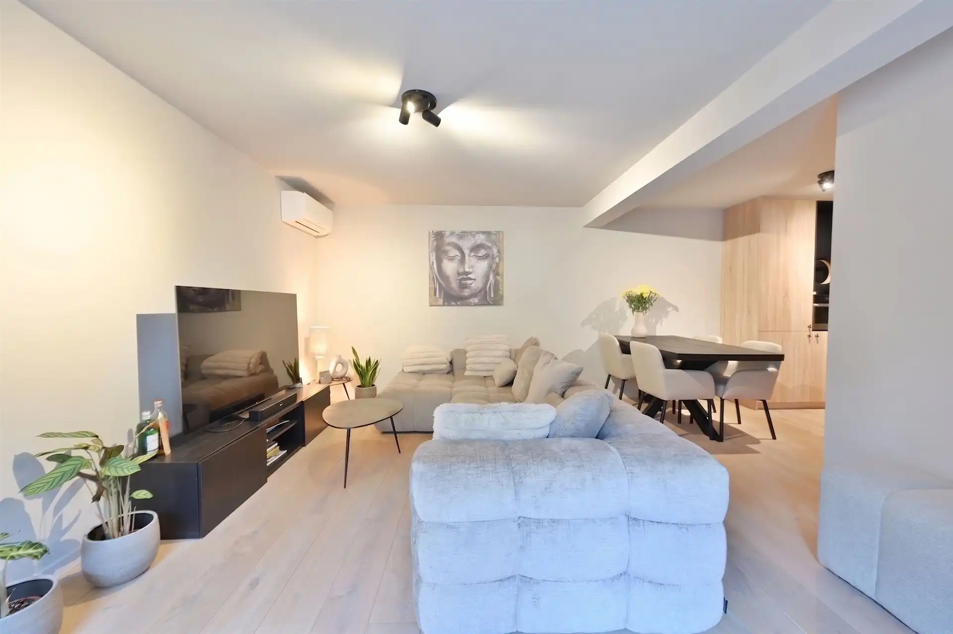 Instapklaar en energiezuinig 1-slaapkamerappartement te centrum Keerbergen foto 2