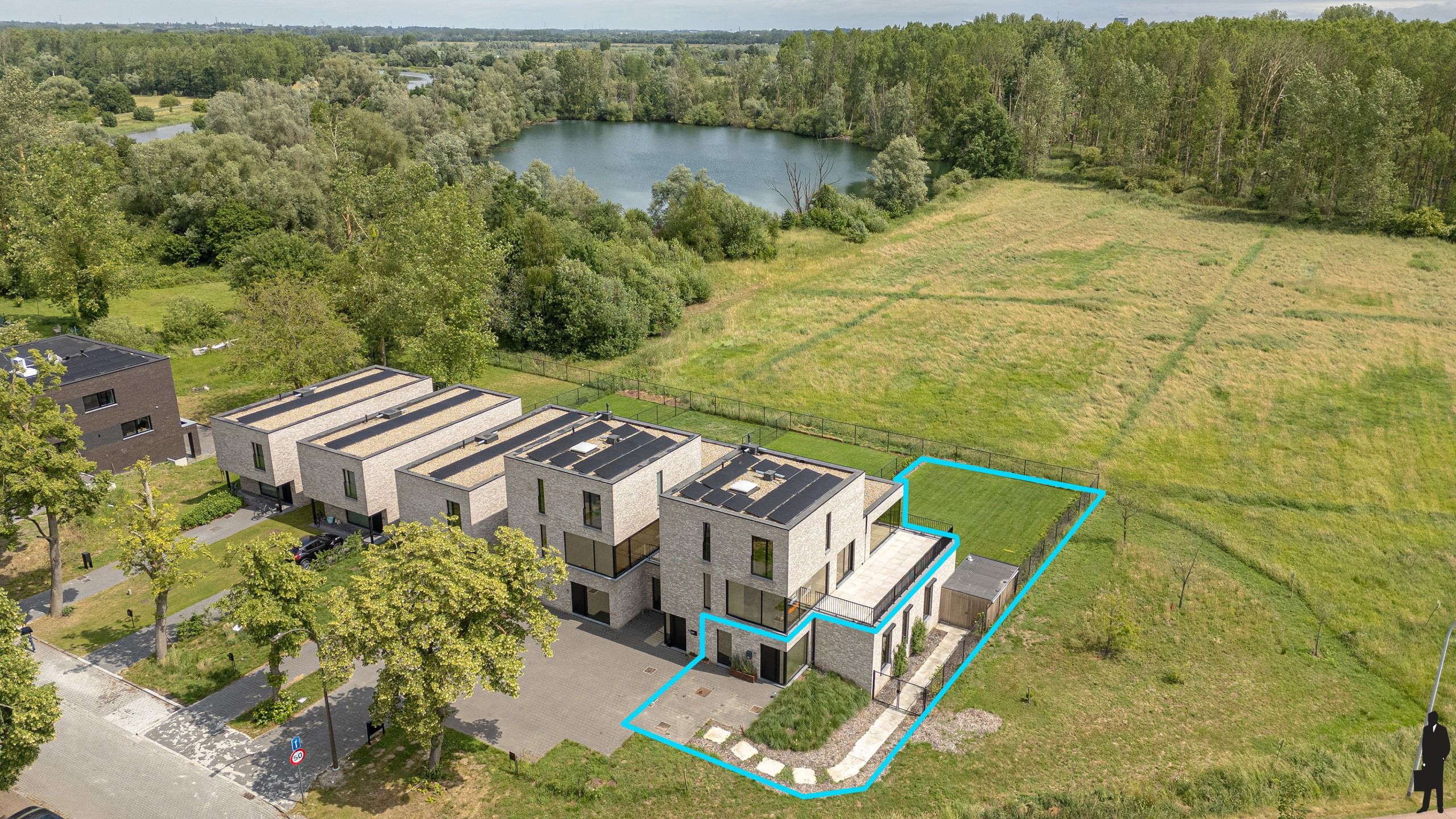 Exclusief BEN-gelijkvloers appartement (150 m²) met 3 slk’s, riante tuin (300 m²), kelder (60 m²) en prachtig uitzicht op natuurgebied. foto {{pictureIndex}}