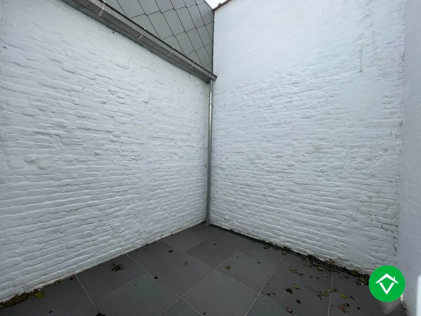 Centraal gelegen handelspand (129m²) in het centrum van Roeselare foto 9