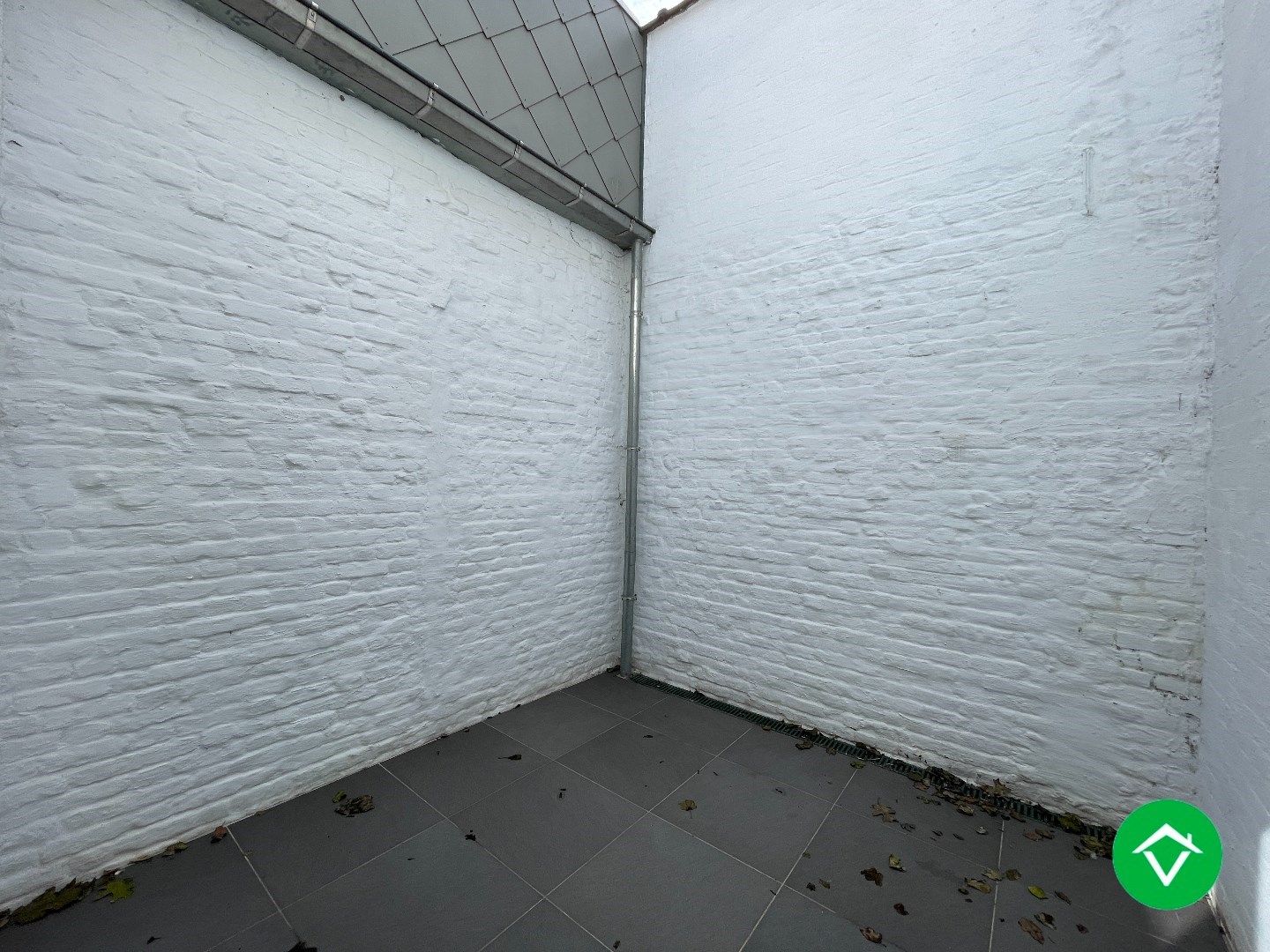 Centraal gelegen handelspand (129m²) in het centrum van Roeselare foto 9