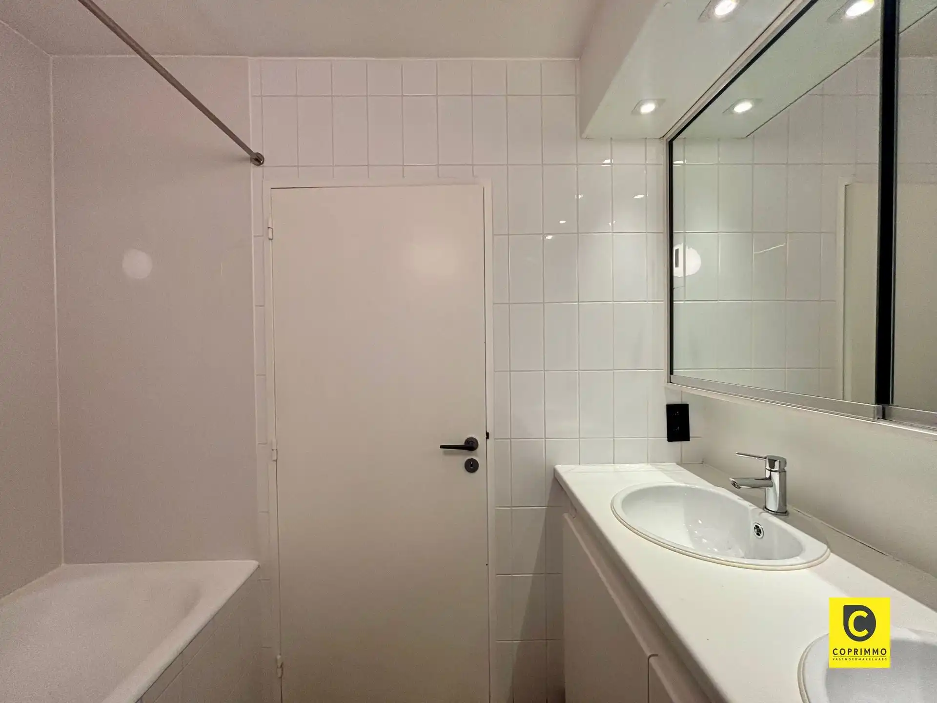 Instapklaar 3 slaapkamer appartement met zonnig terras, kelder en fietsenberging foto 26